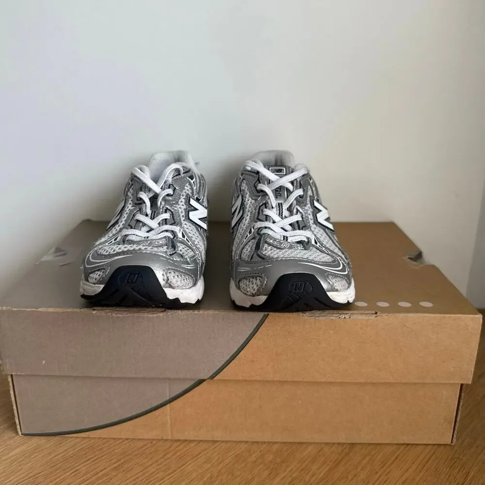 New Balance 740 Navy Blue/White Kids Sneakers- SZ 2 Y